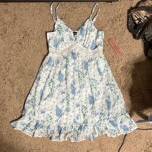 Almost Famous Blue and White Floral women’s Dress